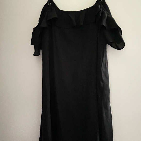 Abercrombie and Fitch off the shoulder dress - Picture 5 of 5